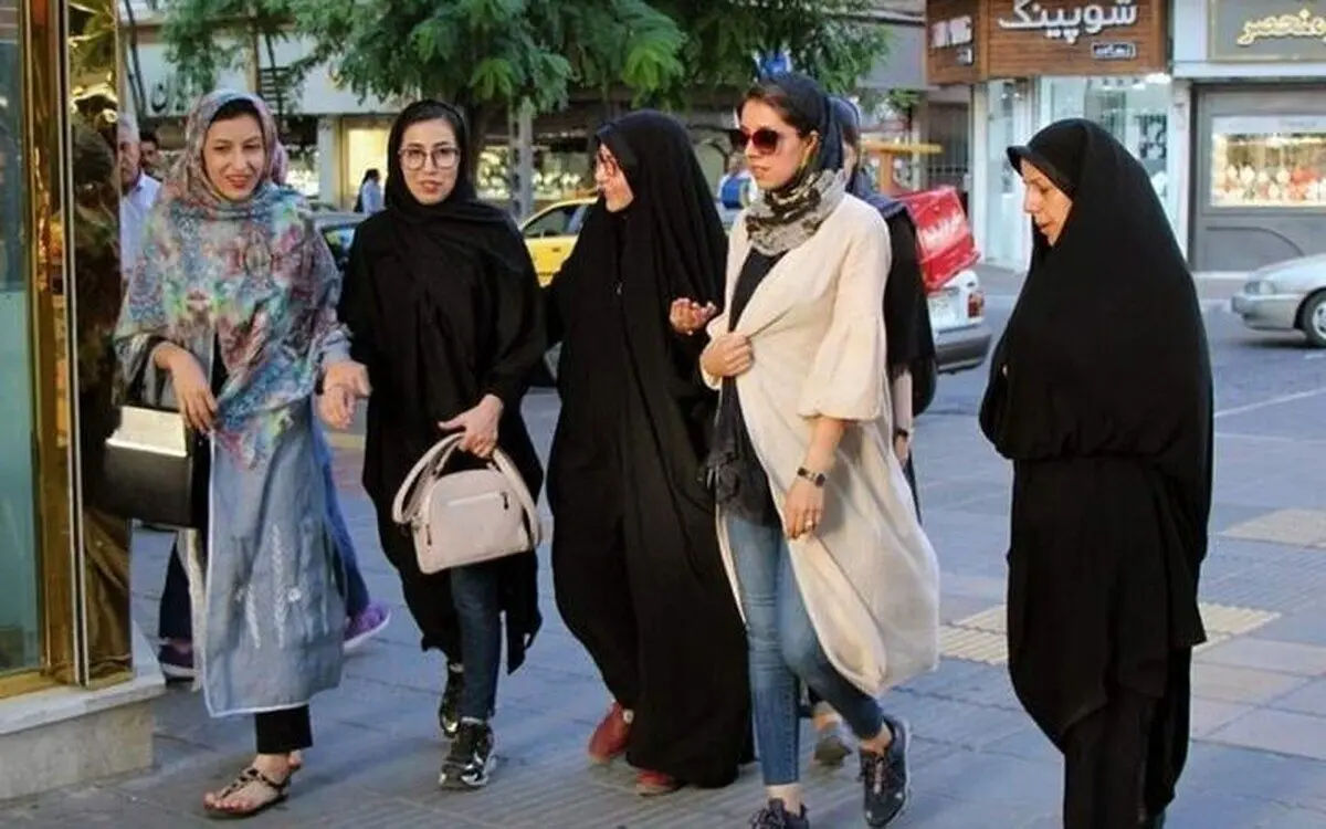 بنر عجیب در تهران؛ عدم اختلاس به شرط با حجاب شدن زنان!