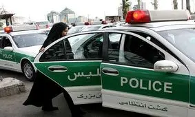 ماجرای ضرب و شتم یک خانم توسط پلیس در ارومیه/ چرا از خودرو به بیرون پرت شد؟