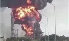 انفجار و حریق در تاسیسات نفتی ونزوئلا/ ویدئو