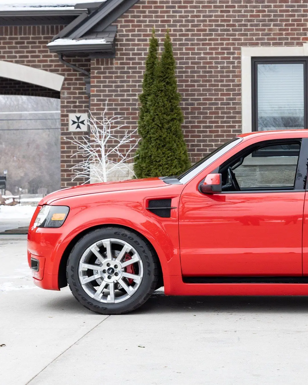 نمای بدنه و طراحی خارجی خودروی مفهومی Ford SVT Adrenalin با پیشرانه V8 و نشان اختصاصی بخش SVT فورد.