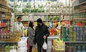 وقتی دلار بالا می رود قیمت ها به آن می چسبد، ولی وقتی پایین می آید از آن جدا نمی شود