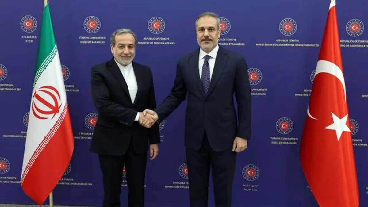 گفتگوی تلفنی وزیر خارجه ترکیه و عراقچی درباره مذاکرات هسته‌ای