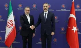 گفتگوی تلفنی وزیر خارجه ترکیه و عراقچی درباره مذاکرات هسته‌ای