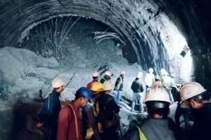  ریزش تونل روی کارگران در شمال هند/ ویدئو