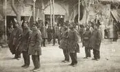 ماموران قاجاری در حال فلک کردن مجرم در ملأ عام؛ سال ۱۲۷۵ خورشیدی