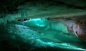 تصاویری از زیباترین غار‌های یخی اروپا