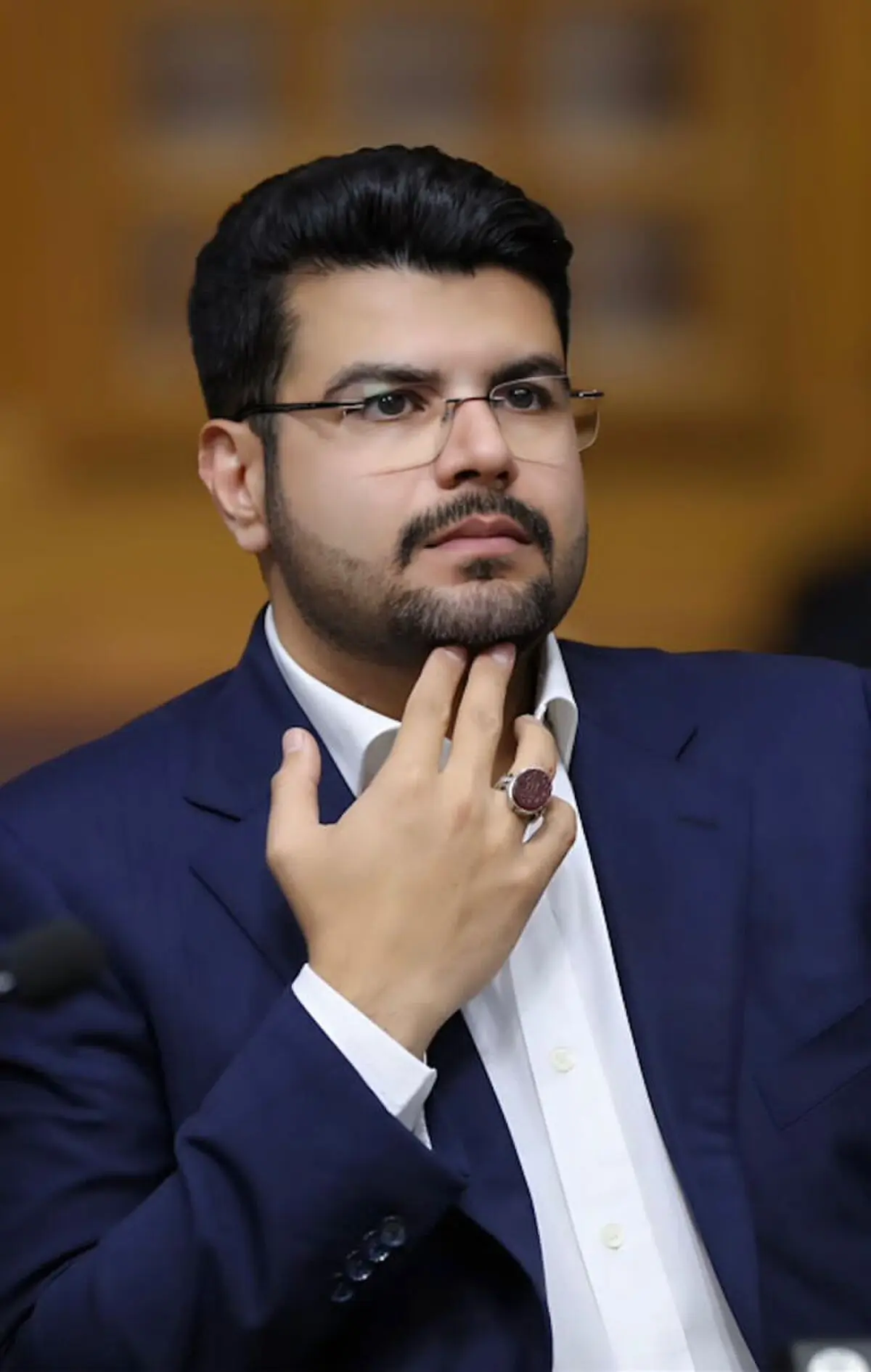 پتروشیمی: مجروح ماشه خارجی و اسیر دیوار داخلی است
