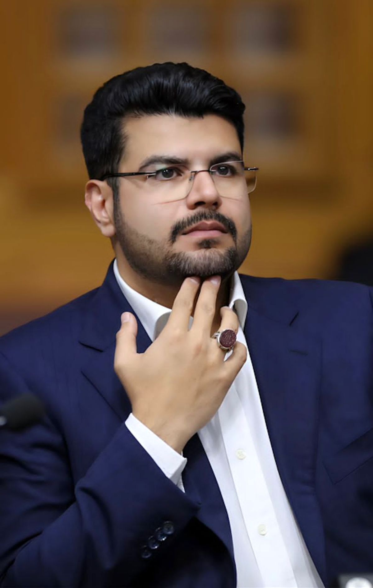 پتروشیمی: مجروح ماشه خارجی و اسیر دیوار داخلی است