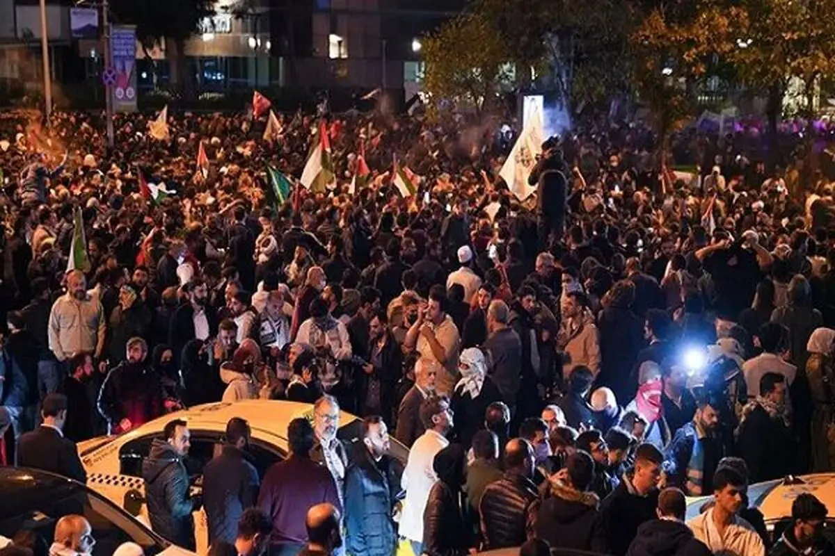 رهبر حزب مخالف دولت اردوغان، سوار بر تراکتور/ عکس