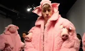 لباس خوک، نمایش مد عجیب و غریب