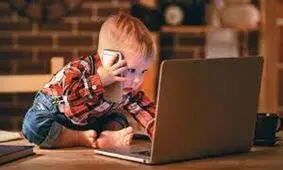 تاخیر در حرف زدن کودکان با تماشای زیاد صفحه نمایشگر