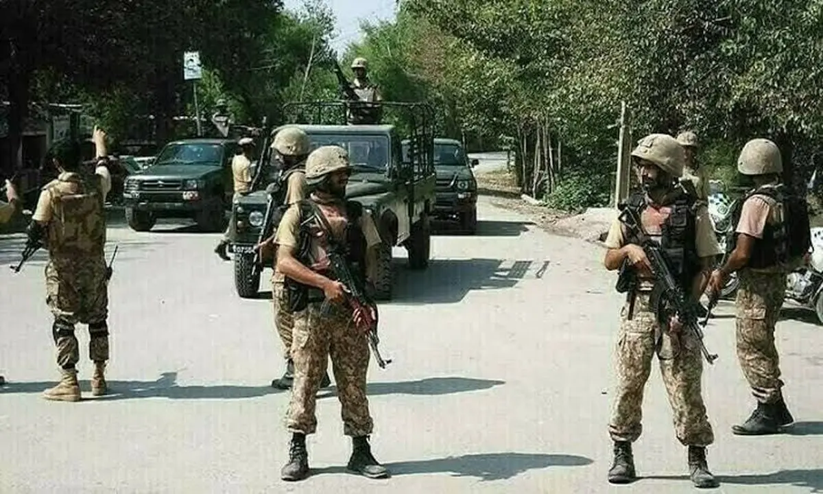  وقوع چند انفجار ناشی از پرتاب راکت و آتشباری شورشیان ایالت بلوچستان/ ۵ تروریست وابسته به تجزیه‌طلبان بلوچ توسط ارتش پاکستان کشته شدند

