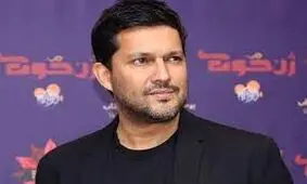 حامد بهداد جایزه اش را به جمشید هاشم پور اهدا کرد