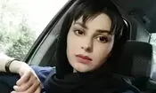 تصاویر تکان‌دهنده از خشونت علیه یک روزنامه‌نگار زن