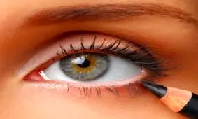روش آرایشگران برای محو کردن خط چشم