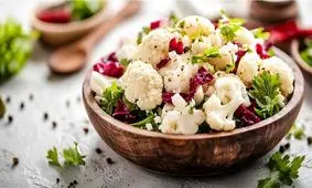 سالاد پاییزی با سس گردو و آب انار؛ جذاب و خوشمزه