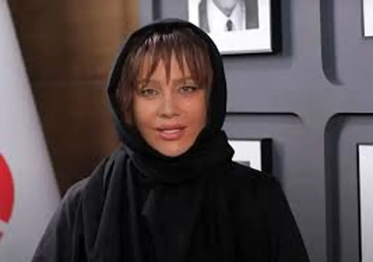 سلام نظامی شراره رخام به نیروهای مدافع در تجمعات مردمی میدان ولیعصر/ ویدئو