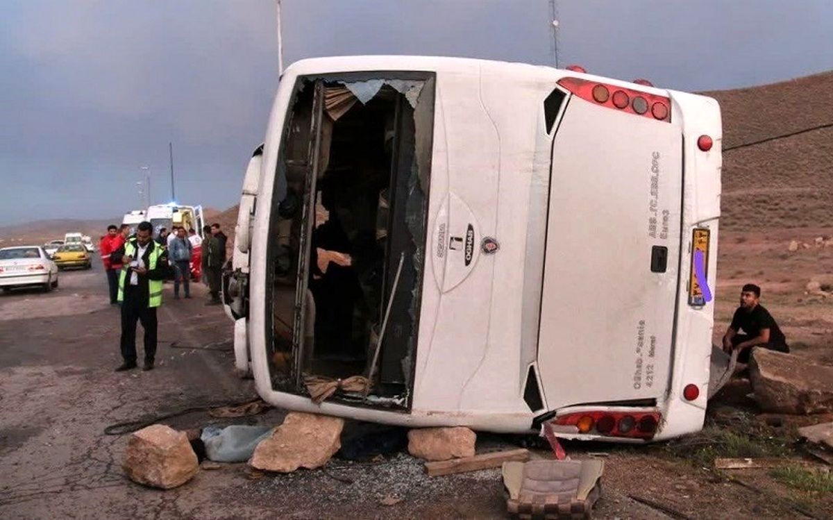 انفجار مواد مایع در ساک یکی از مسافران، علت حادثه انحراف اتوبوس