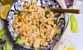طرز تهیه سالاد مرغ و نخود ؛ بهترین گزینه برای شام