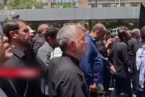 حضور وزیر آموزش و پرورش در مراسم تشییع برادر شهیدش/ ویدئو