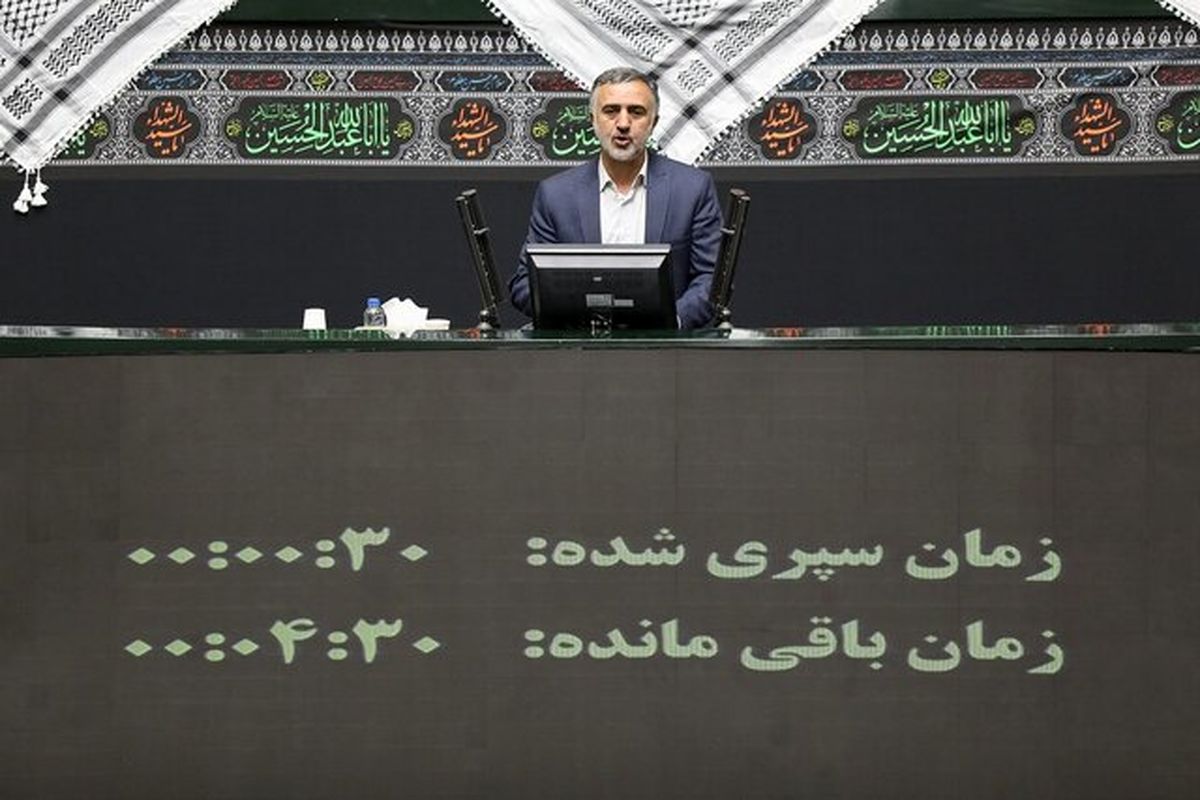 رئیس جمهور مبادا در دام سیاسیون غربگرا قرار گرفته و مذاکره با آمریکا را در دستور قرار دهد
