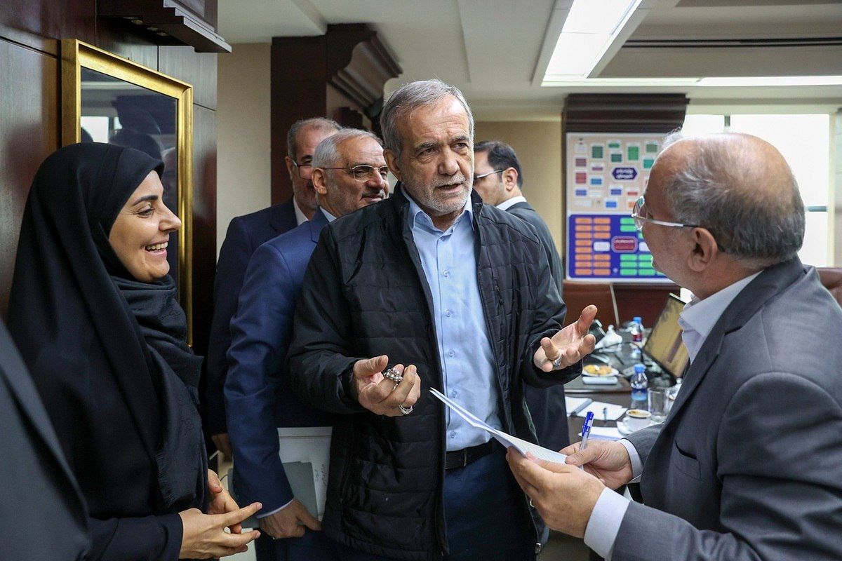 آقای مسعود پزشکیان! از خانم فرزانه صادق یاد بگیرید/ برخی وزیران ، درِ دولت تان را گِل خواهند گرفت