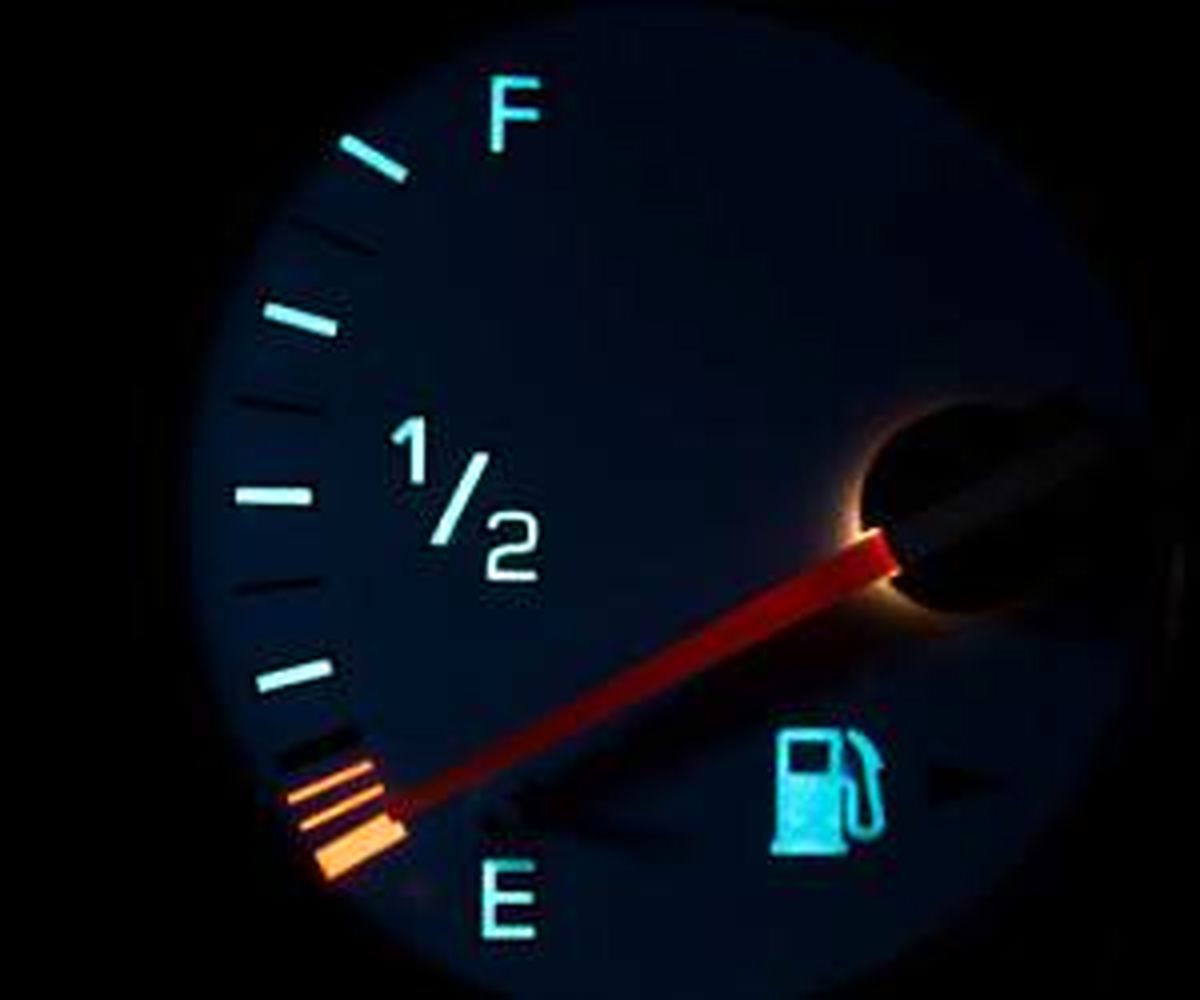 هر خودرو با روشن شدن چراغ بنزین چند کیلومتر حرکت می کند؟
