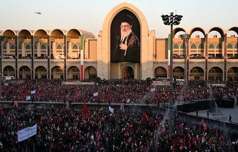فشار بر خبرنگاران خارجی پس از پوشش مراسم رهبر شهید انقلاب/ ویدئو