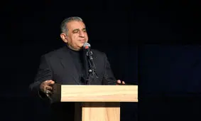 اظهارات معاون سیاسی استانداری فارس درباره دخالت نمایندگان و فشار به مسئولین محلی درباره انتصابات/ استقرار دولت جدید را در بشقاب نگذاشتند به ما تحویل دهند/ مستقر کردن دولت پزشکیان ساده نیست چون ما جای دولتی نشستیم که مقرر بوده 8 سال بماند/ ویدئو