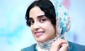 سلفی جنجالی الهه حصاری با هودی سفید و جذابش در اتاق خواب