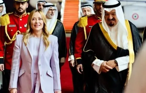 ذوق‌زدگی عجیب امیر کویت هنگام دیدار با جورجیا ملونی | ببینید