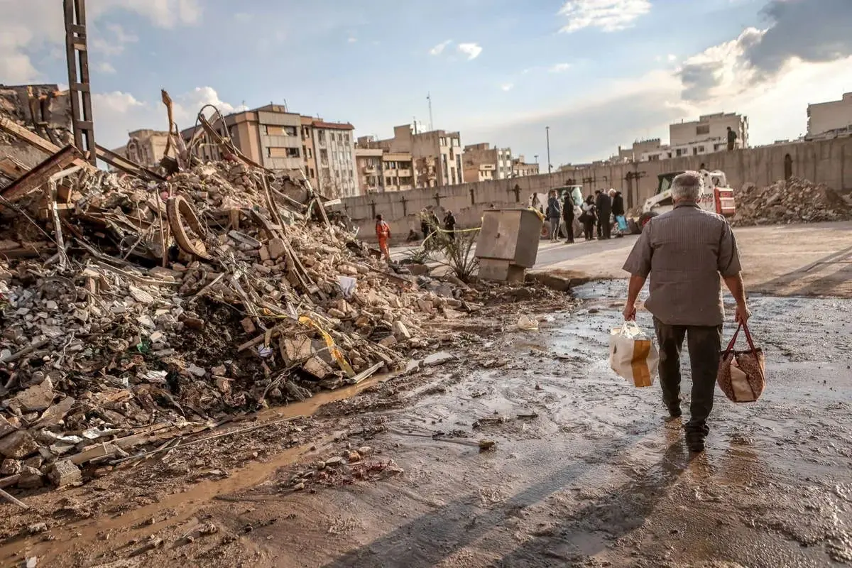 بنگاه‌های کوچک زیر آوار جنگ؛ وقتی شریان‌های پنهان تولید از نفس می‌افتند/ بنگاه‌هایی که از نظر فیزیکی سالم مانده‌اند، به دلیل نبود مواد اولیه، قادر به ادامه فعالیت نیستند/ وقتی فیل‌ها می‌افتند، مورچه‌ها زیر پا می‌مانند