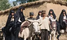 سفر به ایران قدیم؛ از «عروسی ملیجک در باغ بهارستان» تا «عروسی بی‌بی خاور در قلعه»