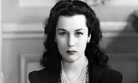 سفر در زمان؛ «فوزیه، ملکه مصری ایران» در کنار پسرش سوار بر کشتی؛ دهه 40 