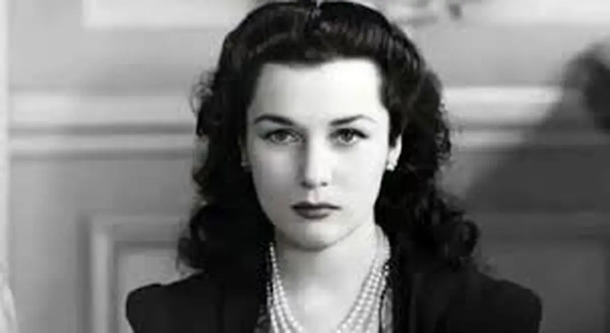 سفر در زمان؛ «فوزیه، ملکه مصری ایران» در کنار پسرش سوار بر کشتی؛ دهه 40 