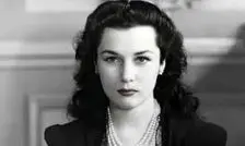 سفر در زمان؛ «فوزیه، ملکه مصری ایران» در کنار پسرش سوار بر کشتی؛ دهه 40 