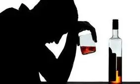 نوجوانان به مصرف ماده‌ای به نام کمیکال روی آورده‌اند/ آیا بحران کرونا مصرف مشروبات الکلی را افزایش داد؟