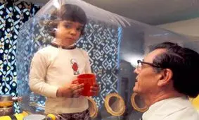 پسرک درون حباب؛ داستان تلخ زندگی و مرگ کودکی که کل عمرش را درون پلاستیک گذراند