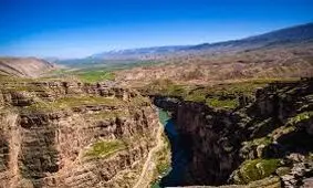 حرکات عجیب این خانم در ارتفاعات ویژدرون ایلام/ ویدئو