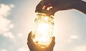 ذخیره نور خورشید در بطری برای تولید هیدروژن در شب

