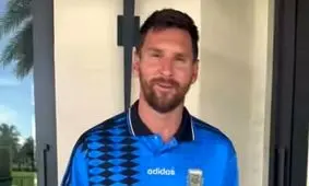 پیراهن نوستالژیک مارادونا بر تن مسی/ عکس

