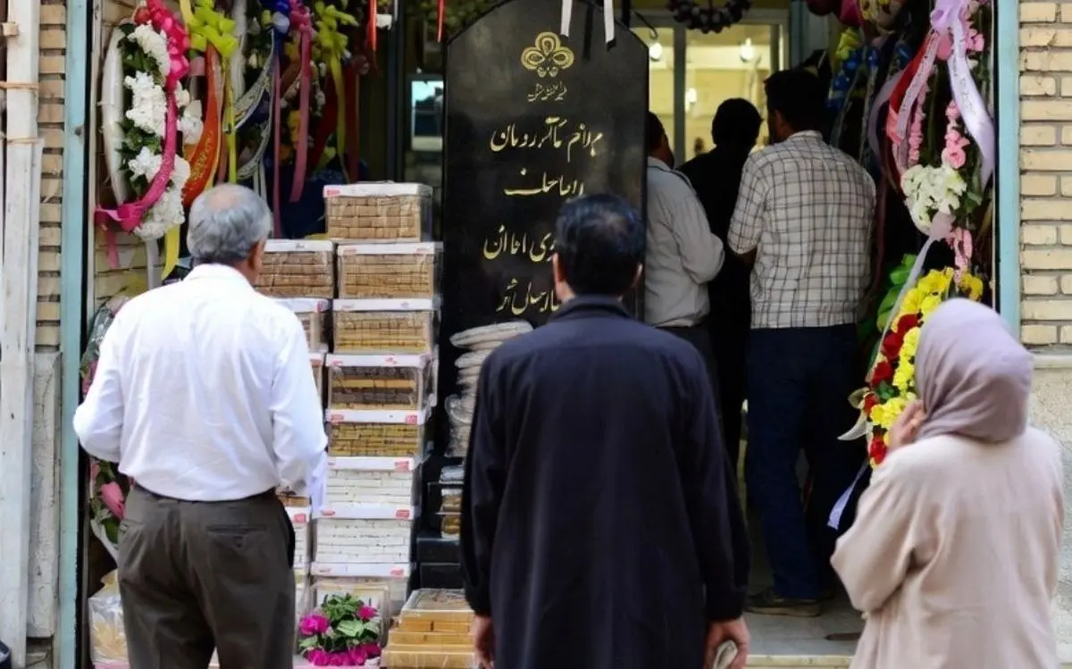 گشت و گذاری در بازار آزادِ مرگ/ همجواری با شاملو، توران و بنان، یک میلیارد تومان!