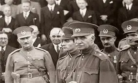 خاطرات ارتشبد فردوست: «رضاخان گفت فقط یک شغل مفید وجود دارد و بقیه مفت نمی‌ارزد»