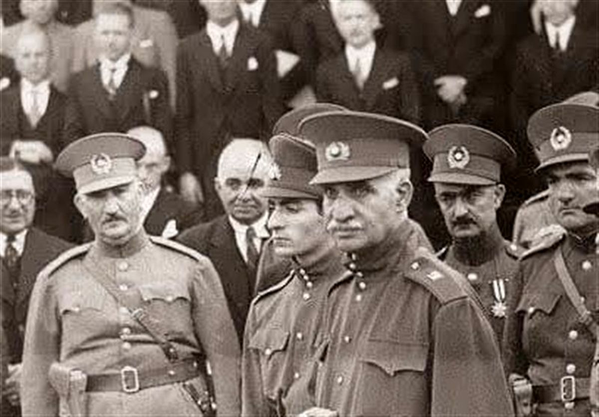خاطرات ارتشبد فردوست: «رضاخان گفت فقط یک شغل مفید وجود دارد و بقیه مفت نمیارزد»