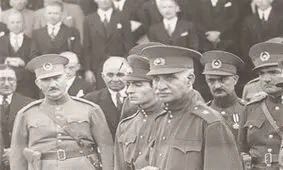 خاطرات ارتشبد فردوست: «رضاخان گفت فقط یک شغل مفید وجود دارد و بقیه مفت نمی‌ارزد»