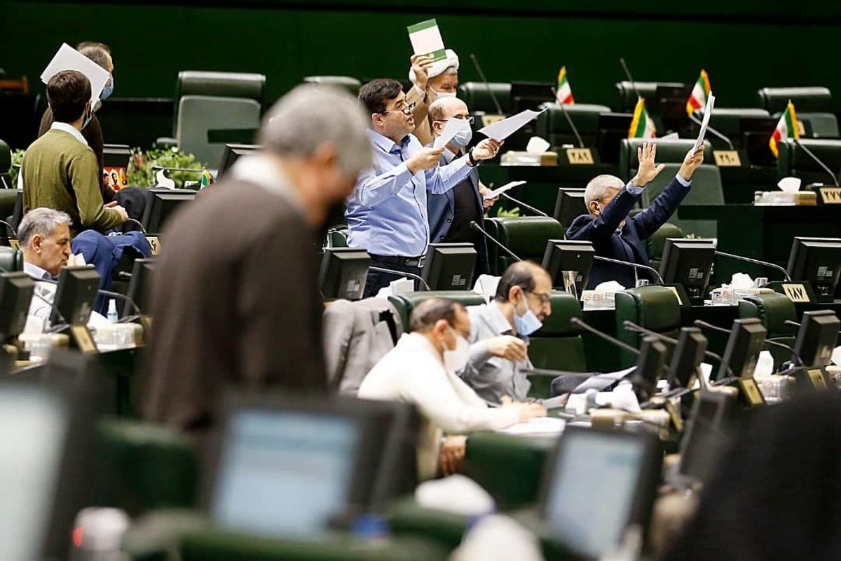 کمیسیون تلفیق به جای تکذیب واقعیت، مصوبه خودش را اصلاح کند
