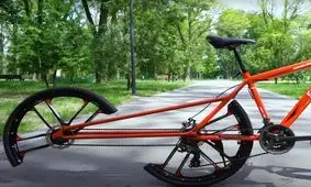 دوچرخه ای که نصفه چرخ است!/ محصول جدید از مخترع درگیر با فیزیک/ ویدئو
