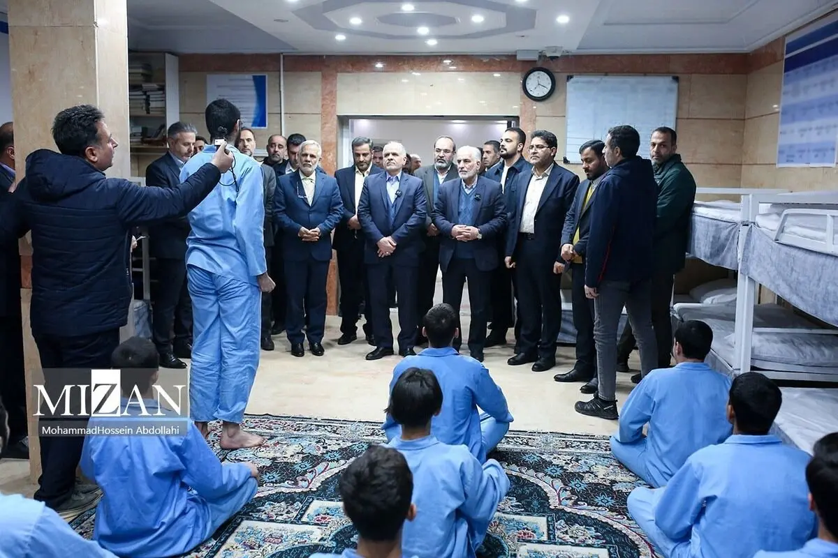 بازدید وزیر دادگستری از کانون اصلاح و تربیت استان تهران/ تعدادی از افراد زیر سن ۱۸ سال که در زمان حوادث اخیر در صحنه بوده، تعیین تکلیف و تحویل خانواده‌هایشان شدند