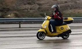 چه فرقی می‌کند زنان روی موتورسیکلت، جلو بنشینند یا عقب؟/ مخالفت با موتور سواری زنان هیچ تاثیری ندارد