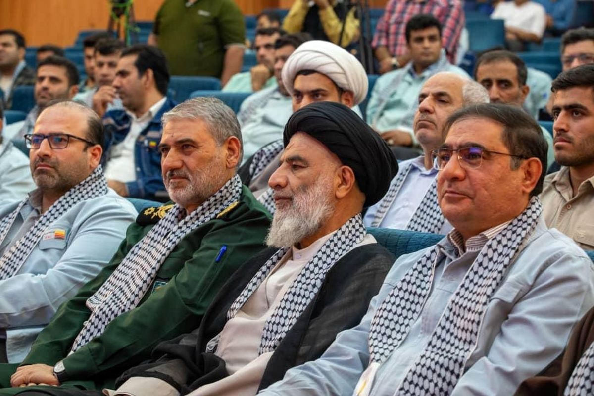 رزمایش بزرگ اهدای سه هزار بسته آموزشی به دانشآموزان کمبرخوردار برگزار شد